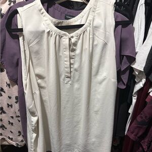 LOFT Women's Cream Sleeveless Blouse